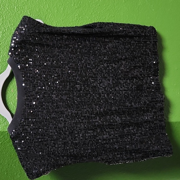Medium Sequin Black Crop - Picture 2 of 3